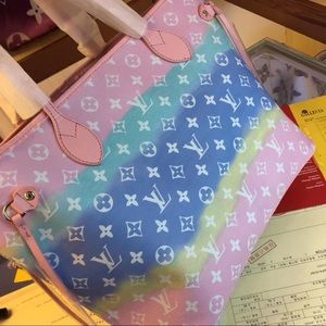 Looking for this bag! On a budget price!